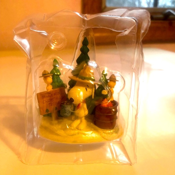 Hallmark Keepsake - Holiday En-tree-preneurs- The Peanut Gang - 2011 - Picture 10 of 13